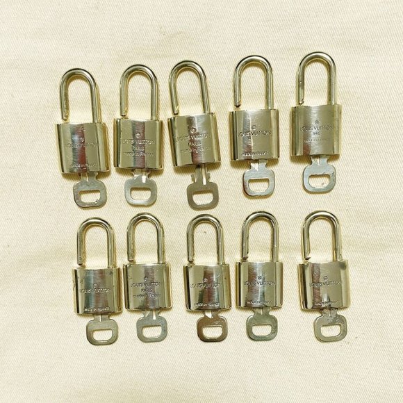 LOUIS VUITTON LV 10 SET PADLOCK KEY BAG CHARM CADENA GOLD PLATED FRANCE